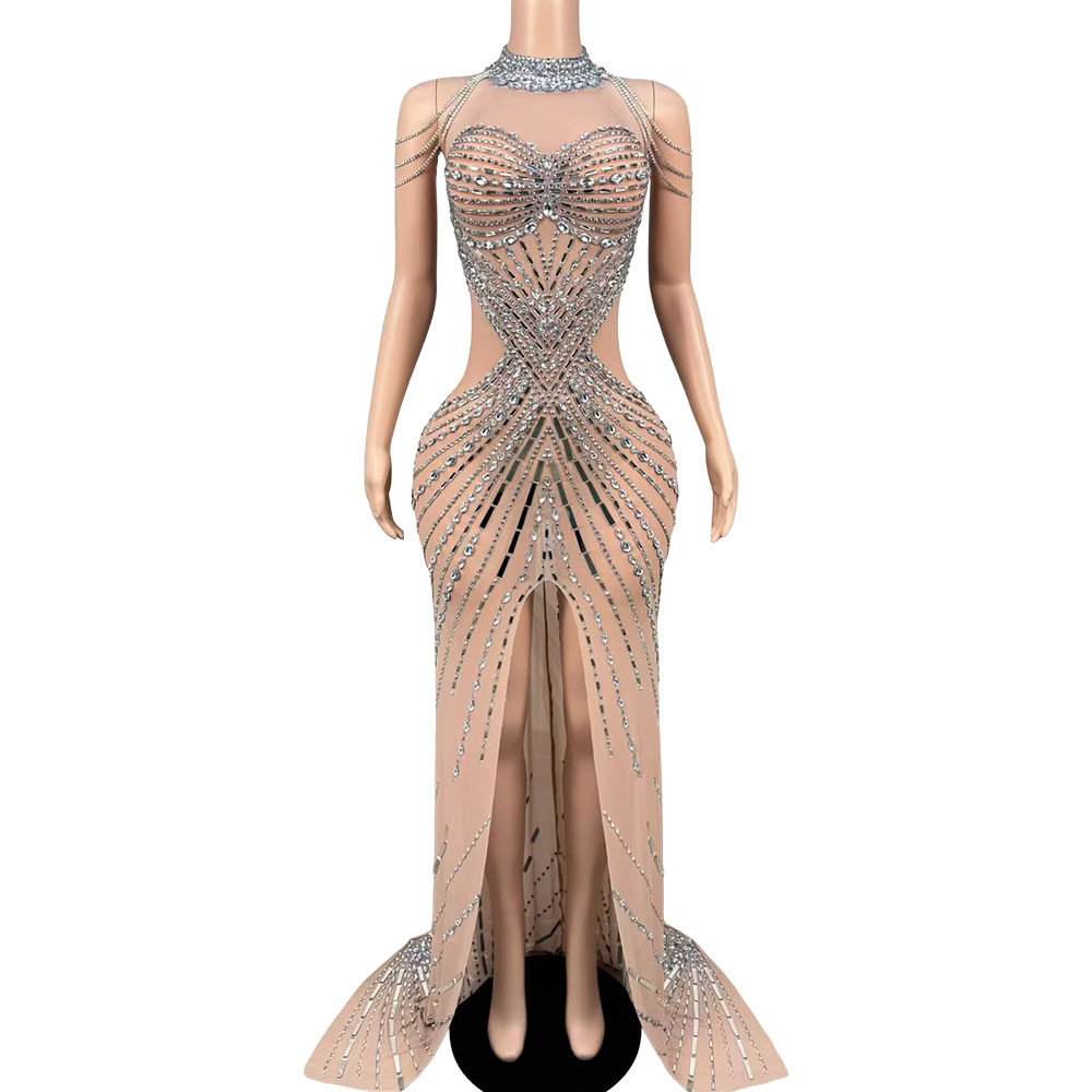 Women Fashion Photoshoot - Vestido Longo de Luxo com Franjas